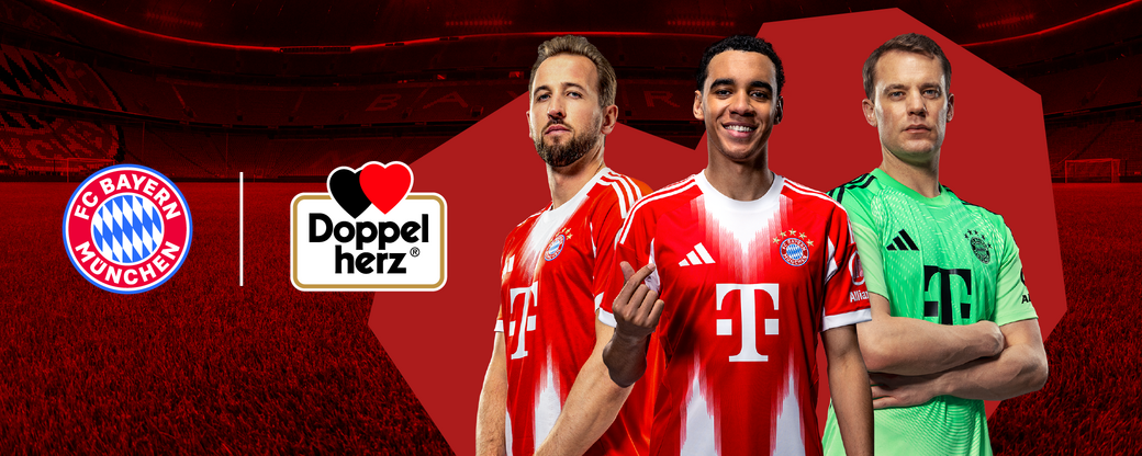 Three football players are standing side by side, wearing the red home kit of FC Bayern Munich. The players feature prominent smiles, symbolizing teamwork and pride. The backdrop is a stadium, enhancing the sports atmosphere. The image also includes the FC Bayern Munich logo and the Doppelherz brand logo.